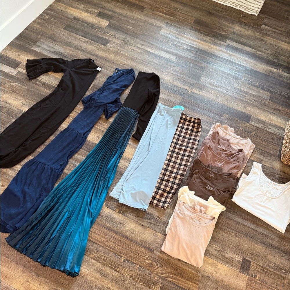 Dress/Skirt Bundle - M